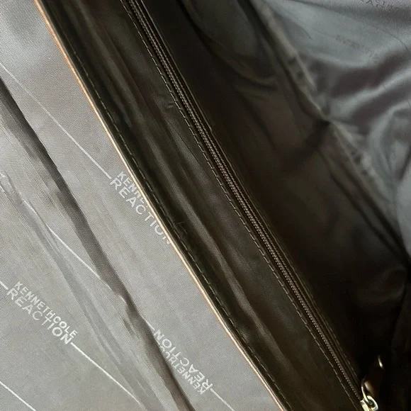 Retro 90s Kenneth Cole Distressed Brown Leather Messenger Bag - Picture 6 of 6